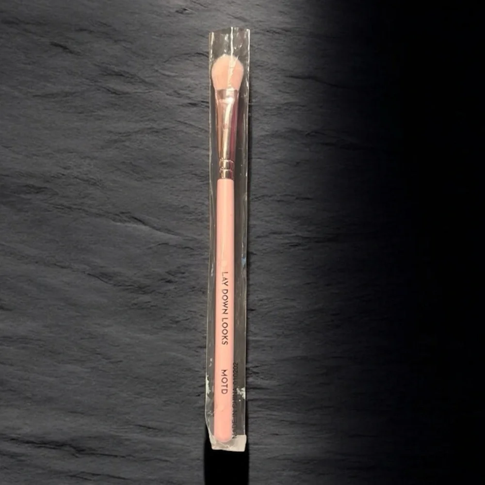 5️⃣MOTD Lay Down Looks Shader Brush Or 5 For 25
